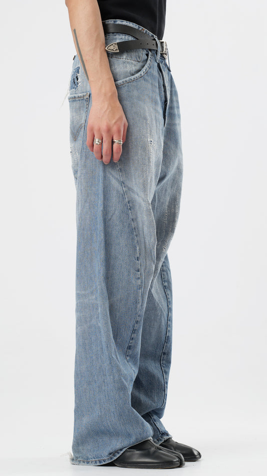 LEVI’S ENGINEREED 1990s DISTRESSED JEANS