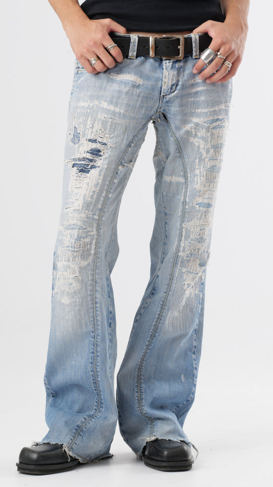 DISTRESSED 2000’s LOW WAIST BOOTCUT JEANS (w32)