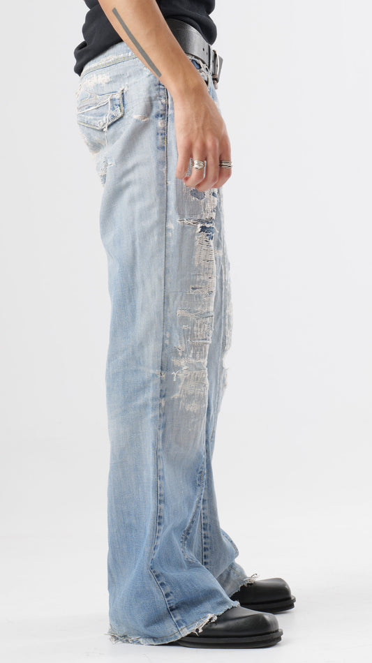 DISTRESSED 2000’s LOW WAIST BOOTCUT JEANS (w32)