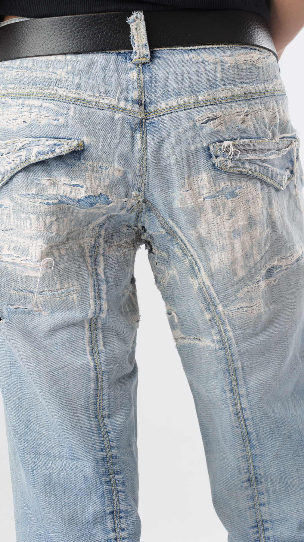 DISTRESSED 2000’s LOW WAIST BOOTCUT JEANS (w32)