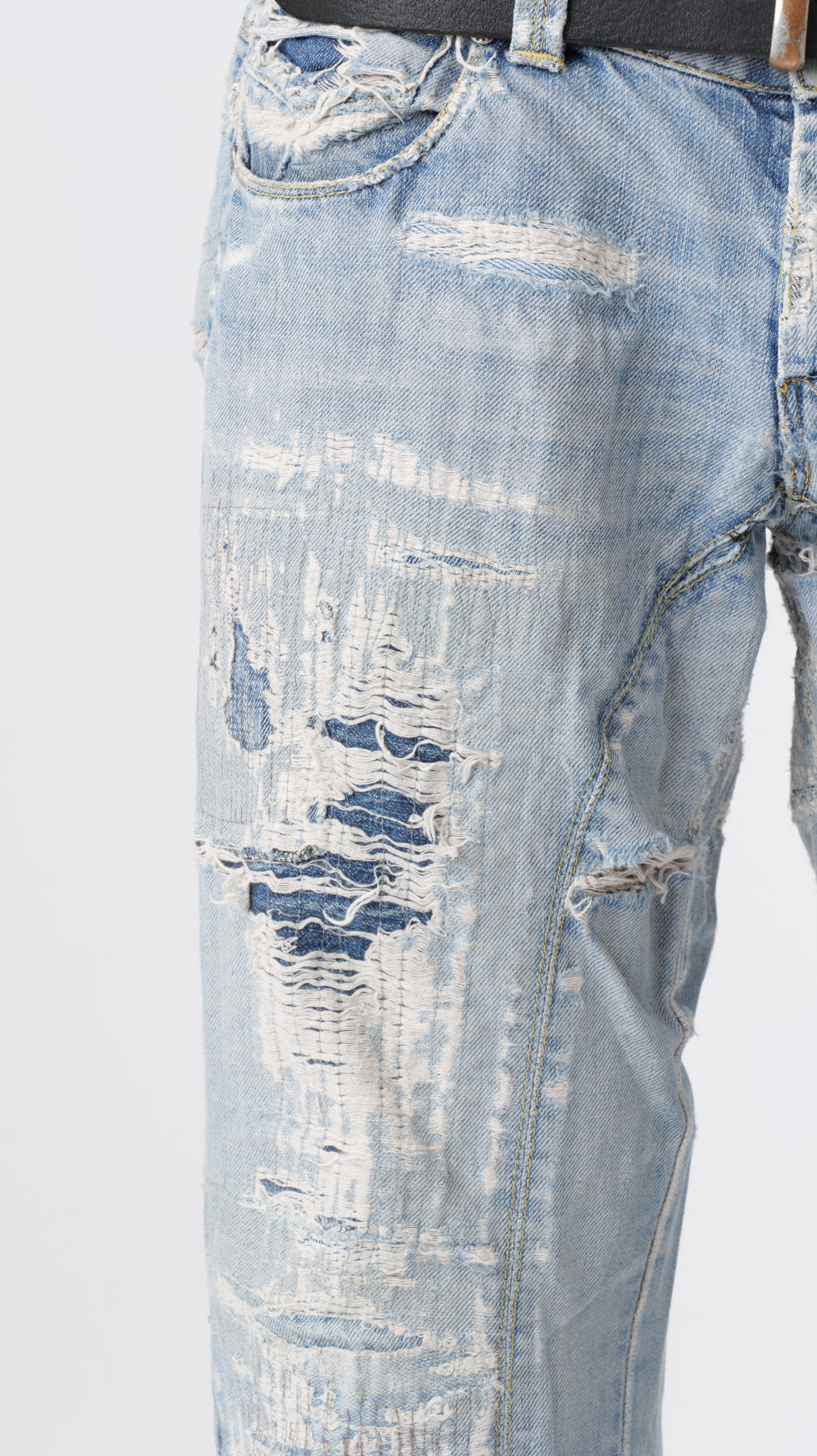 DISTRESSED 2000’s LOW WAIST BOOTCUT JEANS (w32)