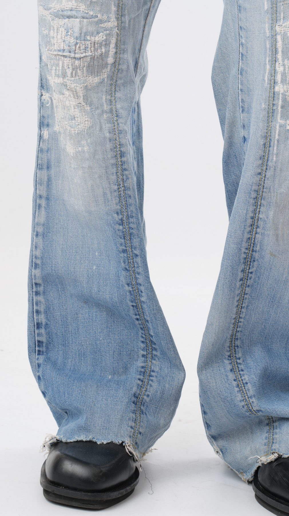 DISTRESSED 2000’s LOW WAIST BOOTCUT JEANS (w32)