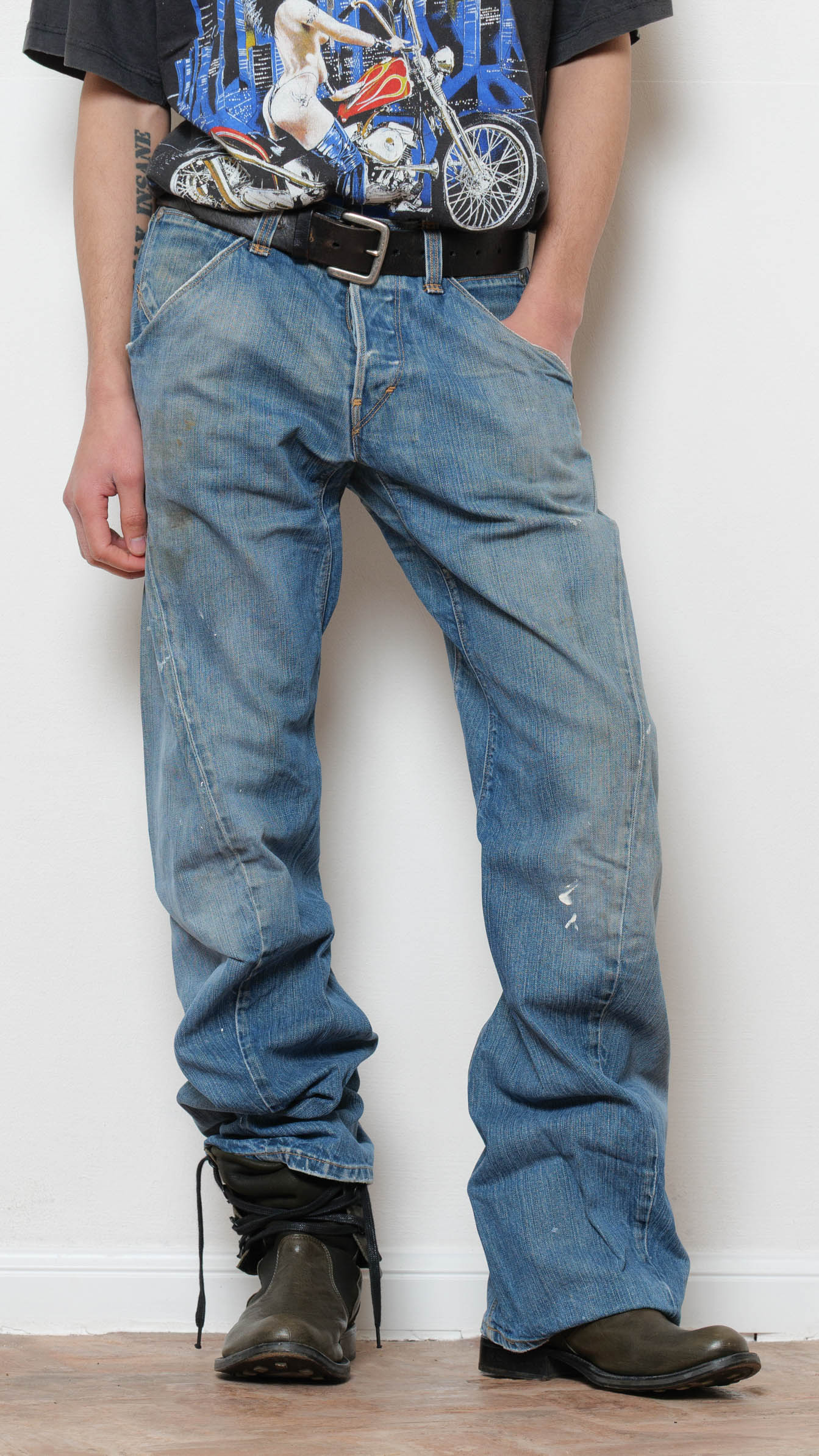 Levi’s engineered 1999 buckle back distressed jeans