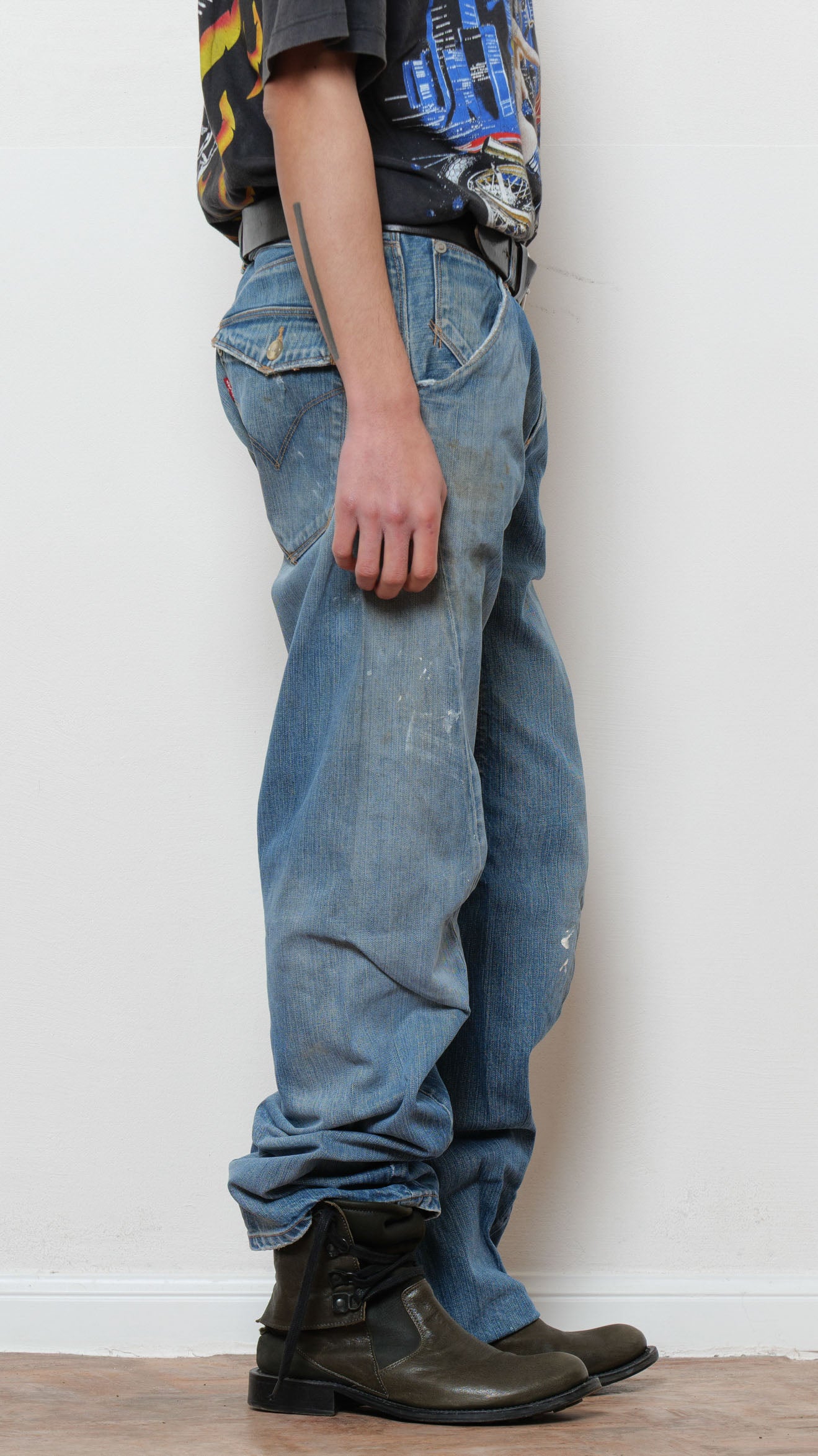 Levi’s engineered 1999 buckle back distressed jeans