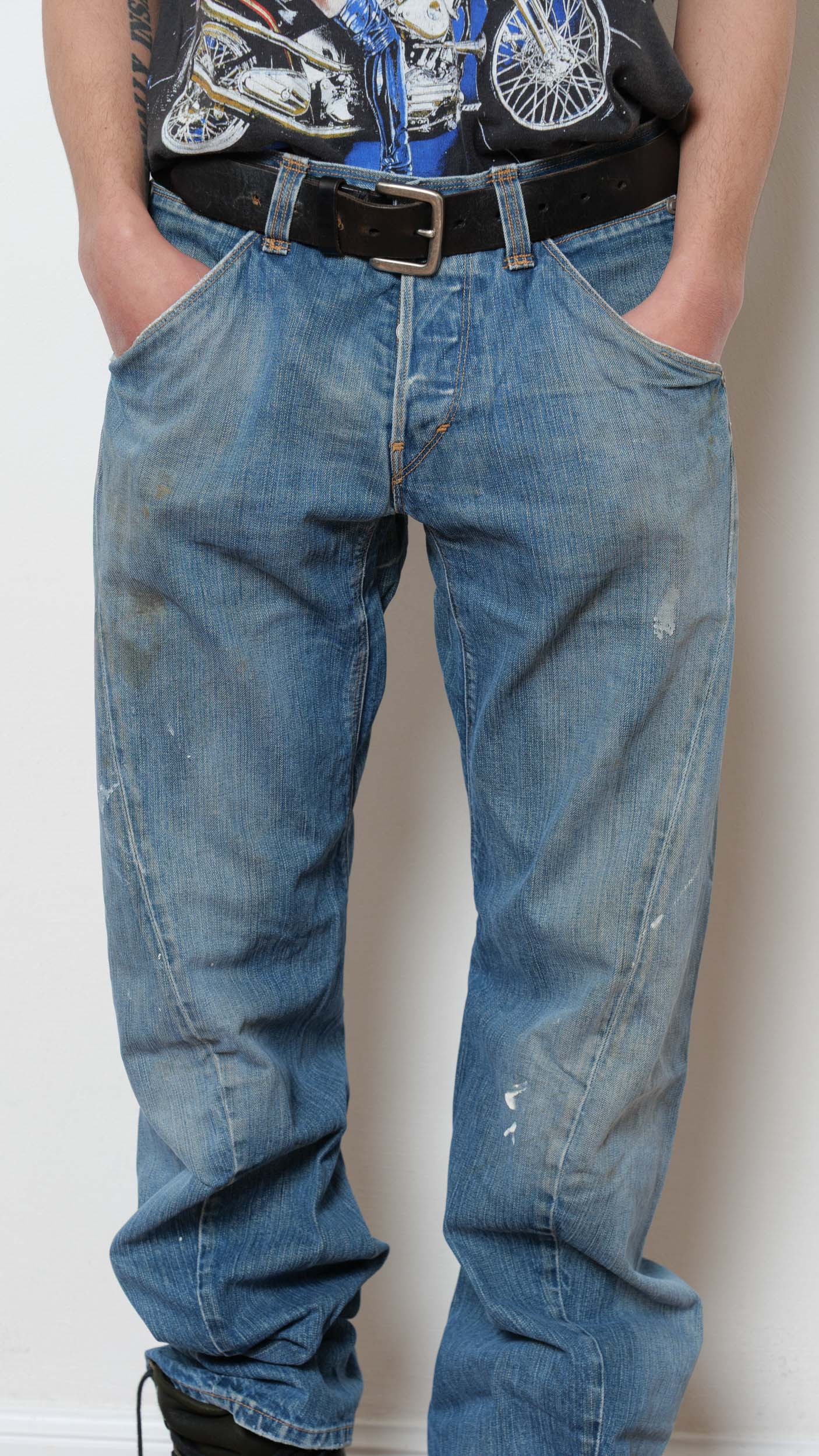 Levi’s engineered 1999 buckle back distressed jeans