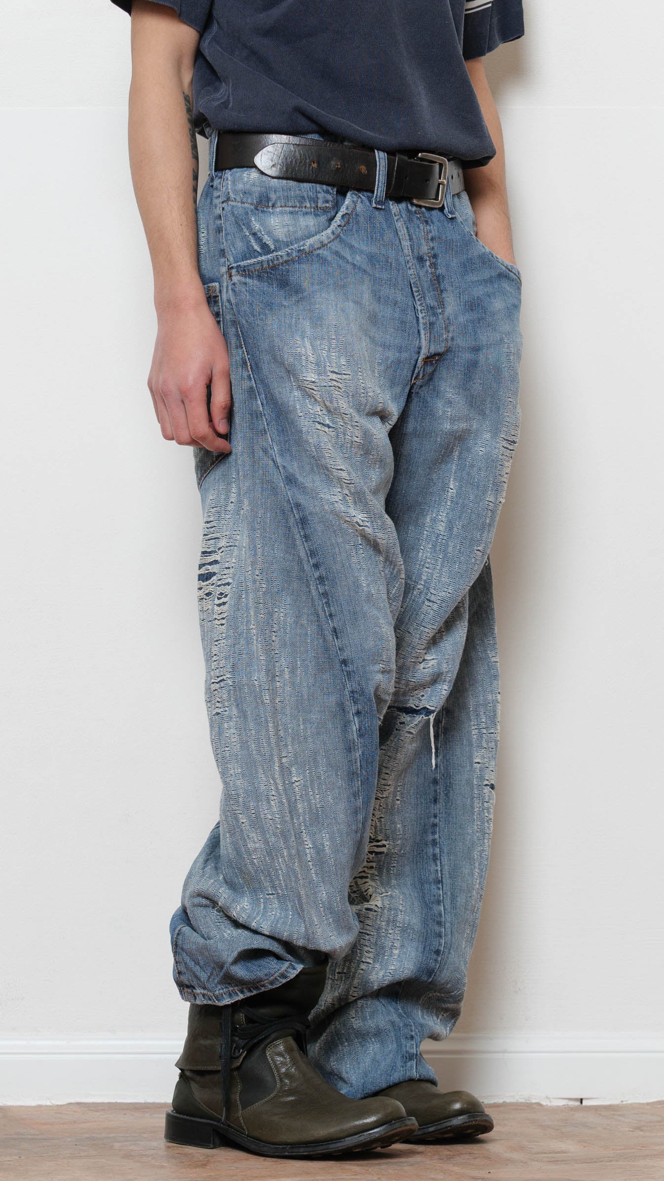 Levi’s engineered distressed buckle belt jeans