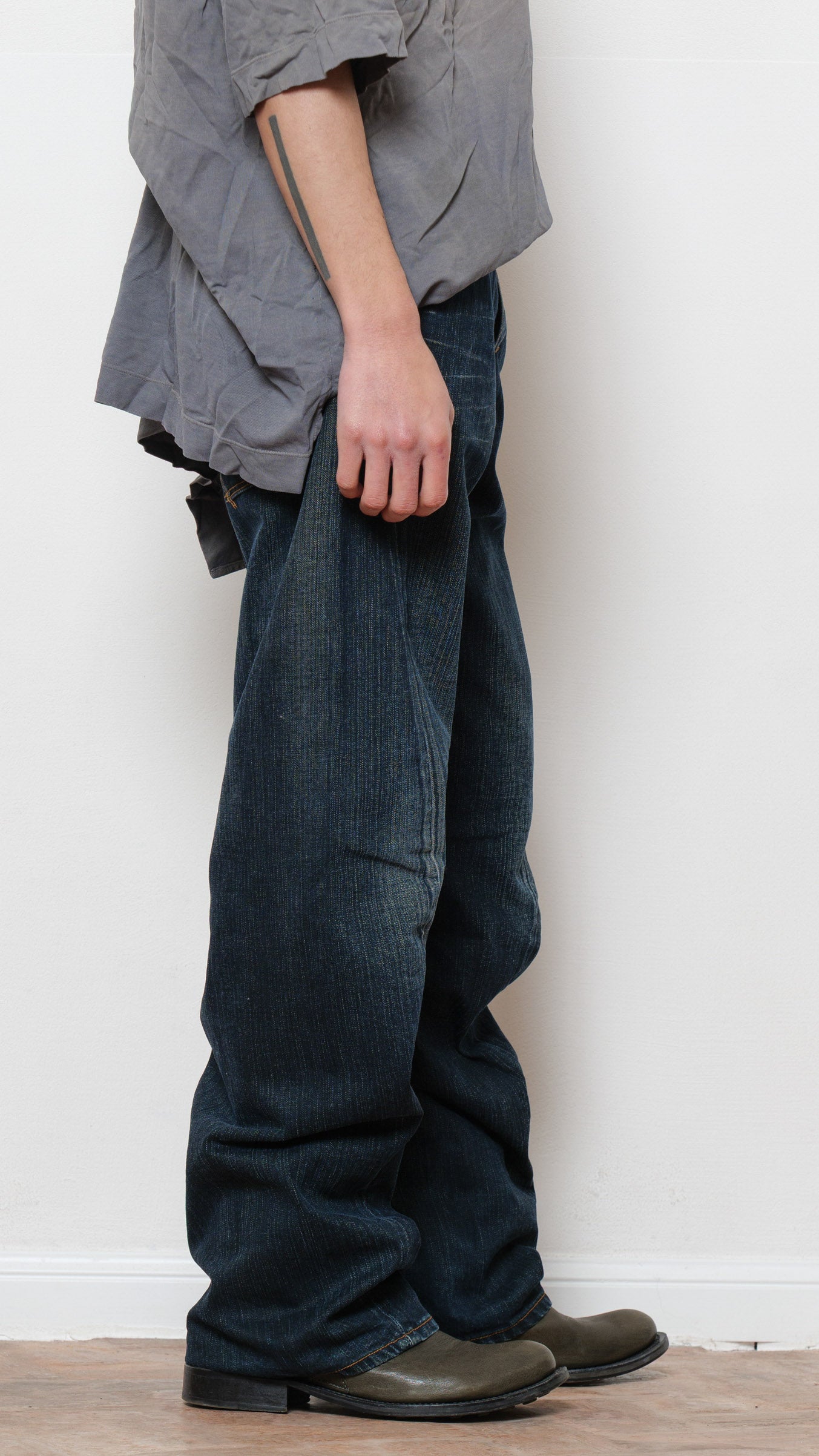 Levi’s engineered 1999 buckle back dark blue rivets jeans