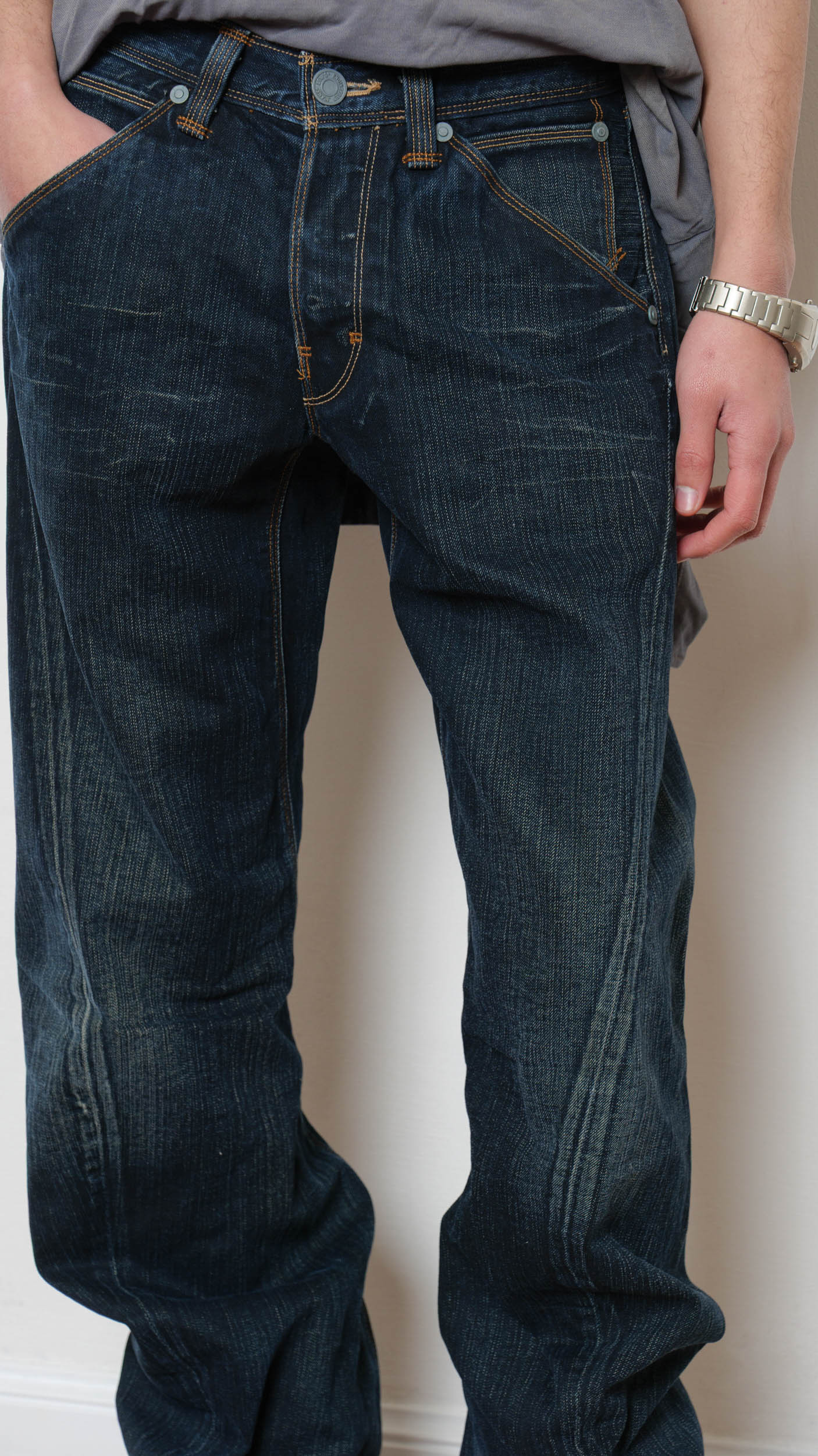 Levi’s engineered 1999 buckle back dark blue rivets jeans