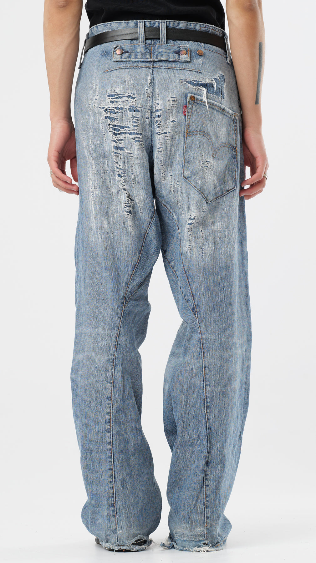 LEVI’S  ENGINEREED 1990s DISTRESSED JEANS