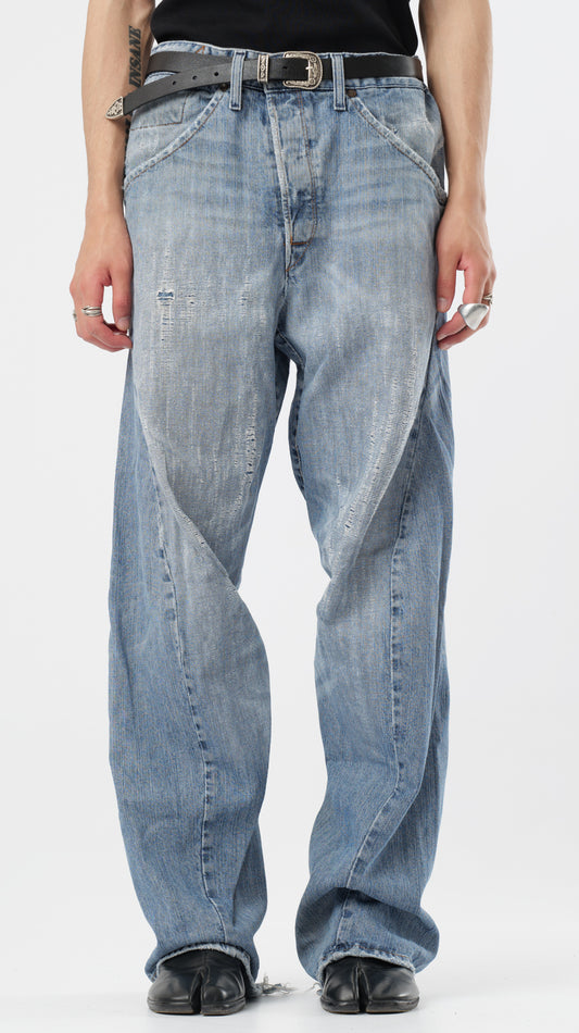 LEVI’S ENGINEREED 1990s DISTRESSED JEANS